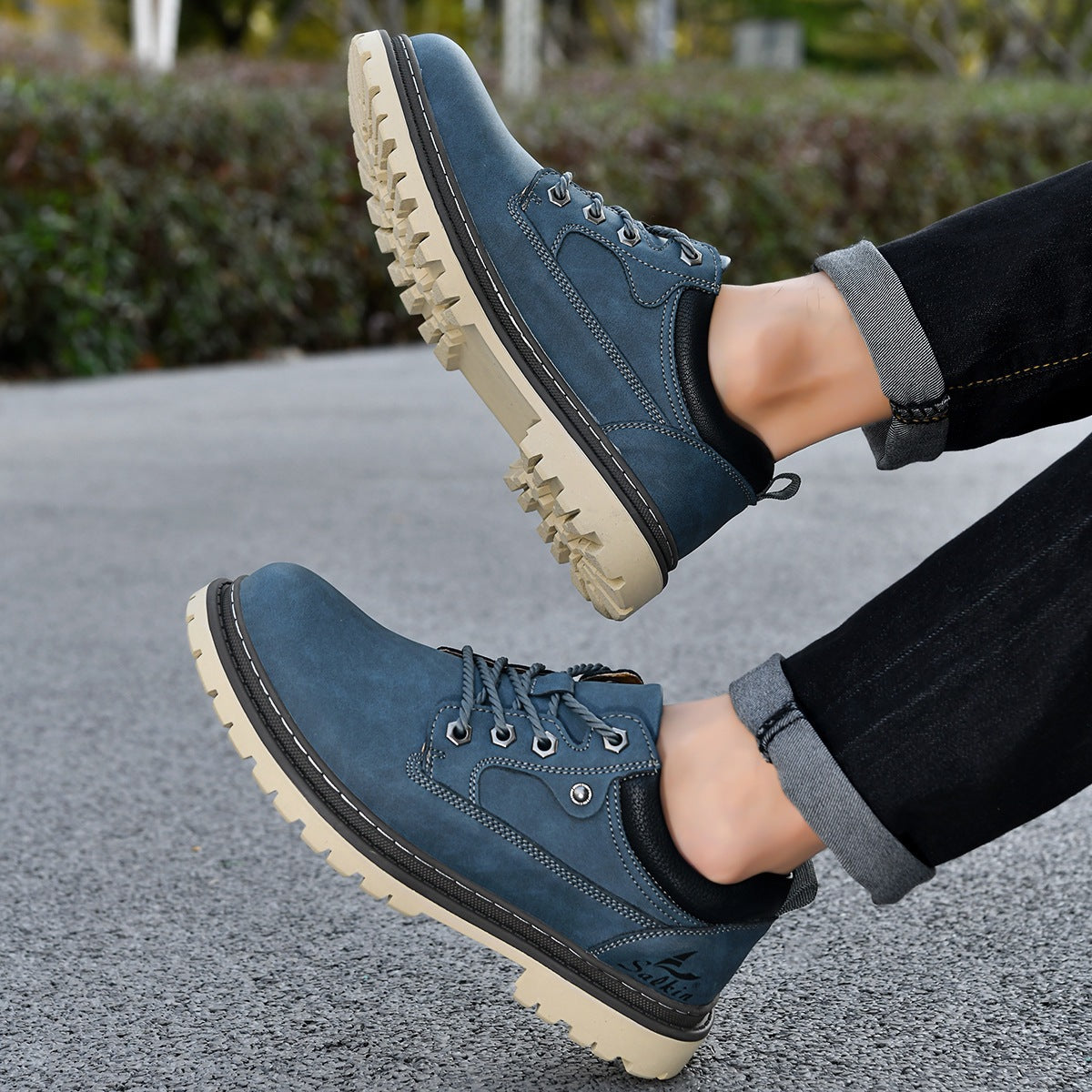 Low Top Casual Sneakers