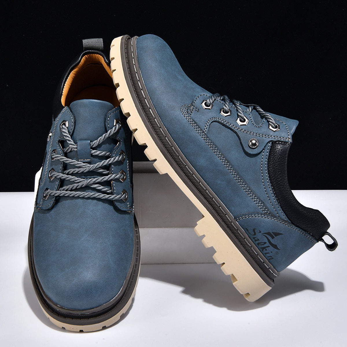 Low Top Casual Sneakers