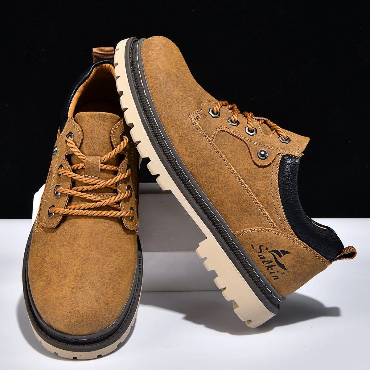 Low Top Casual Sneakers