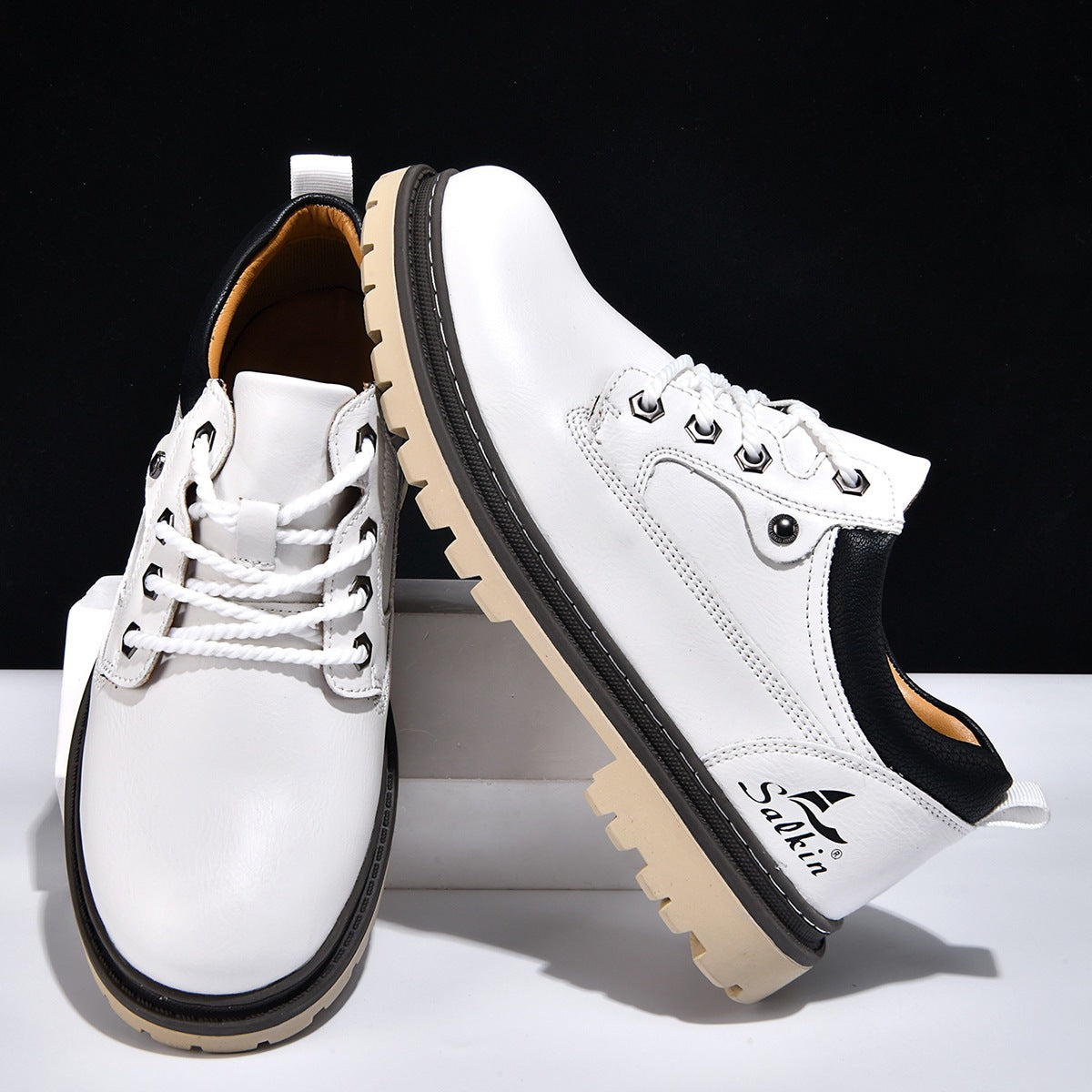 Low Top Casual Sneakers