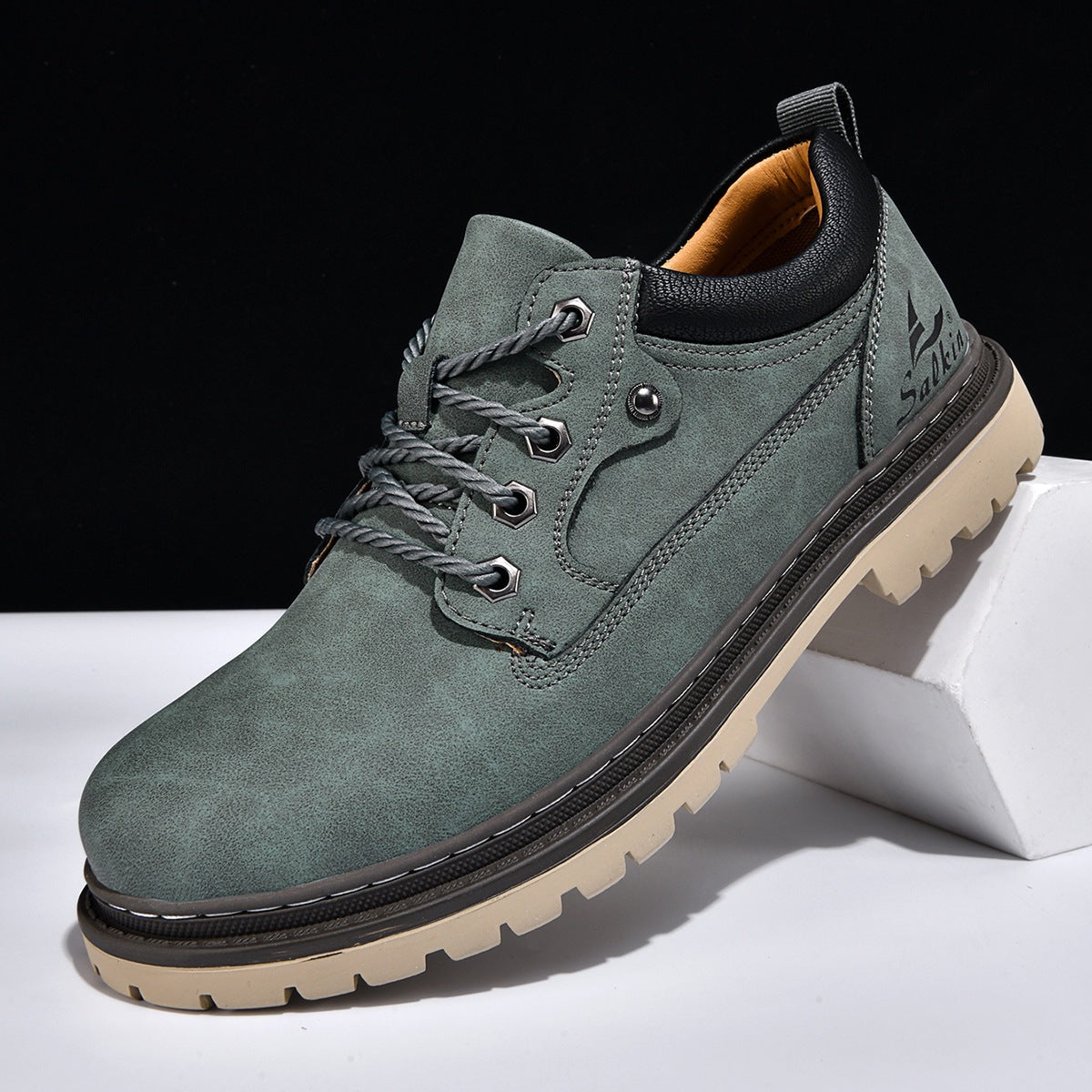 Low Top Casual Sneakers