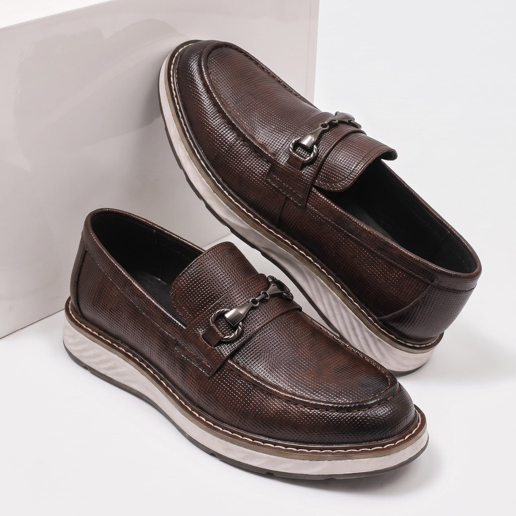 Oxford Shoes with Metal Accent