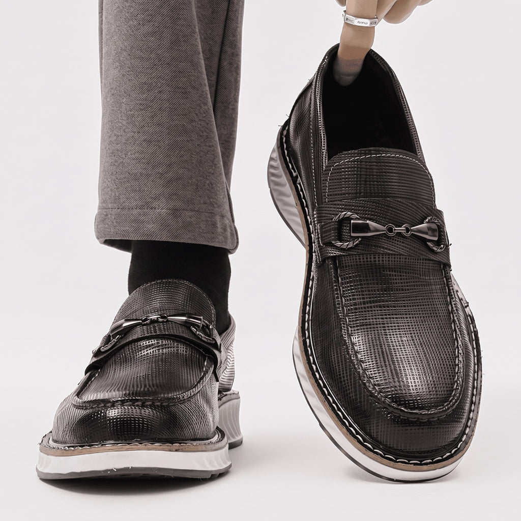Oxford Shoes with Metal Accent