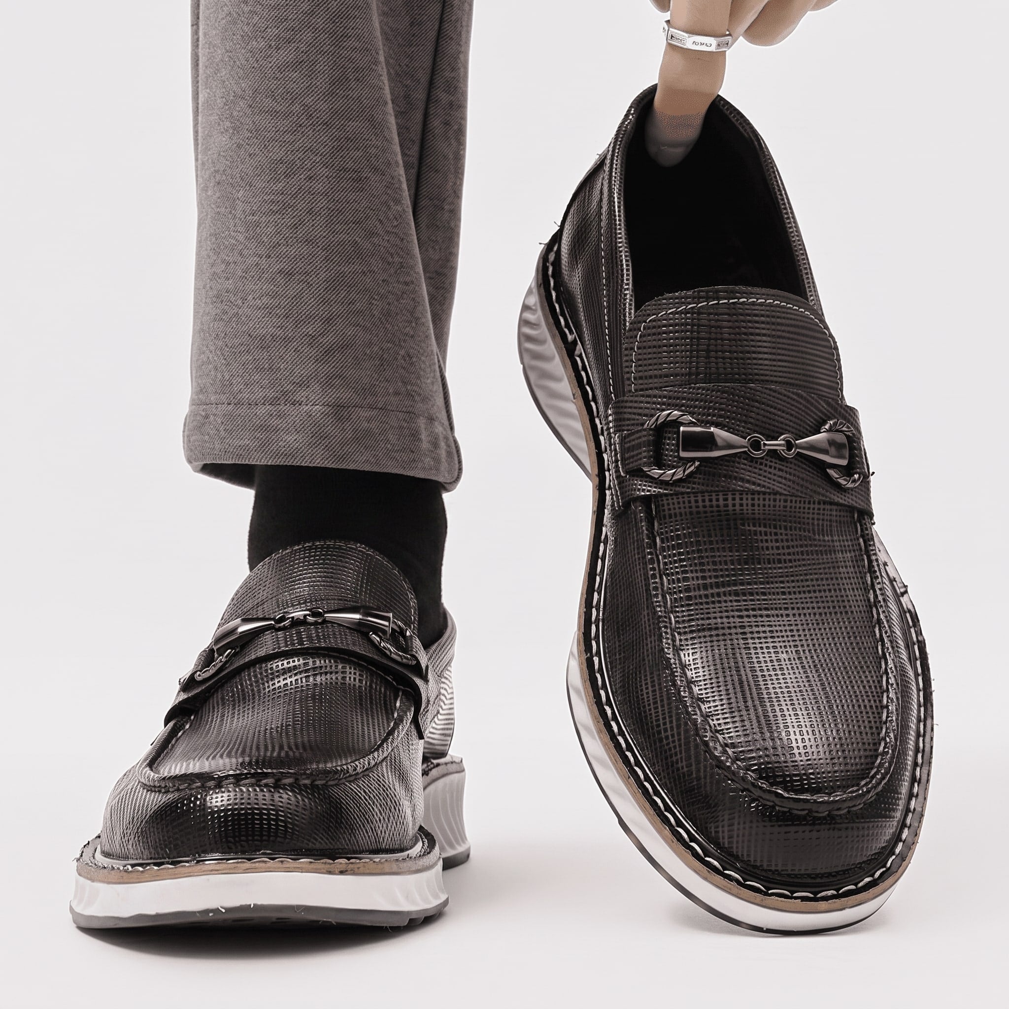 Oxford Shoes with Metal Accent