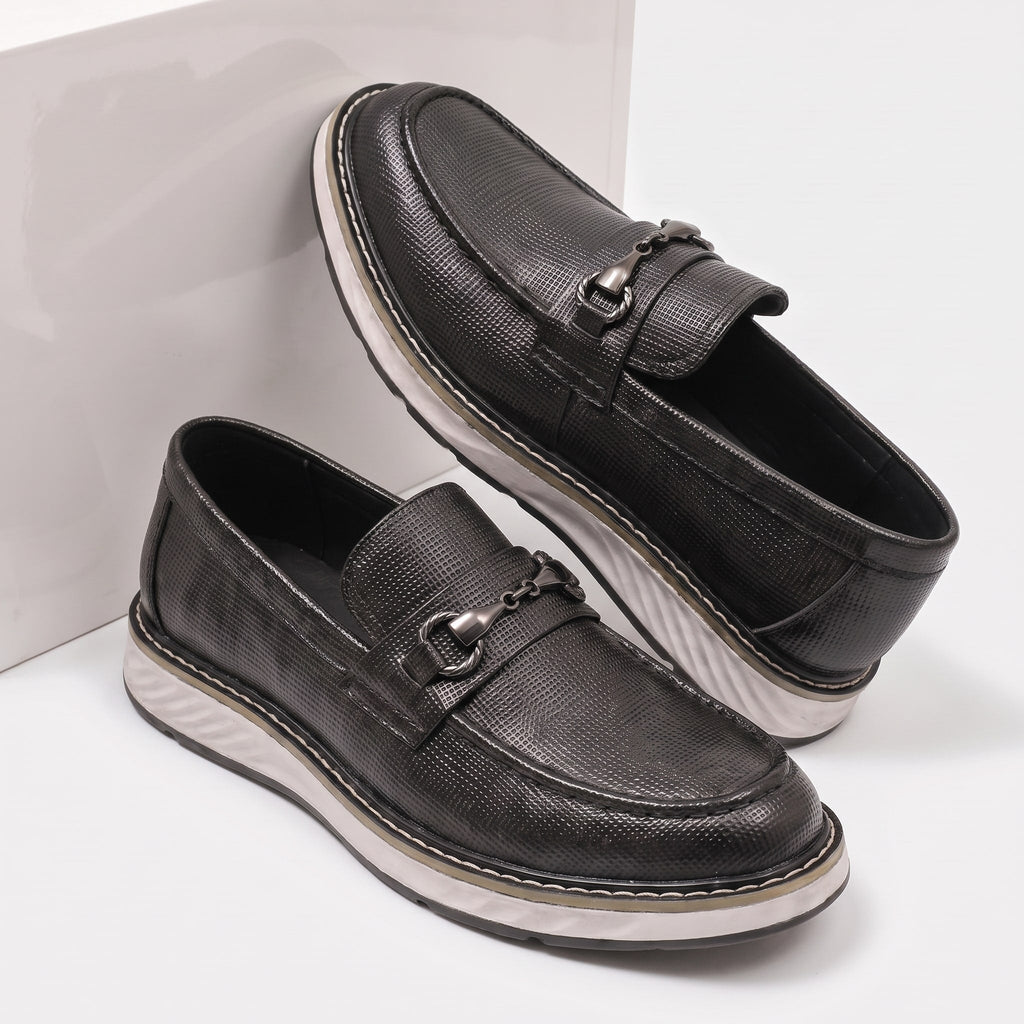 Oxford Shoes with Metal Accent